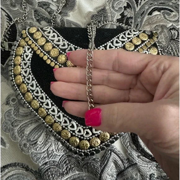 New! Ramla Heart Shaped Metal Clutch/Crossbody - Picture 6 of 9